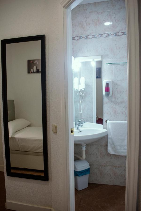 Hostal Artico مدريد المظهر الخارجي الصورة